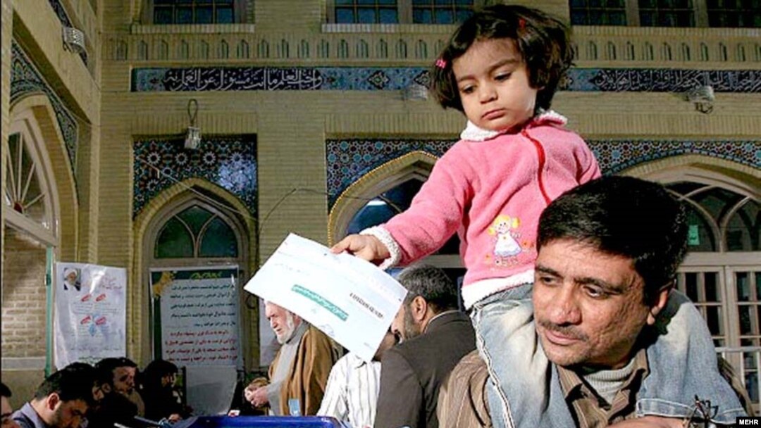 وزارت کشور ايران اعلام کرده است که نتيجه دور دوم انتخابات مجلس را تا روز يکشنبه هشتم ارديبهشت ماه اعلام می کند. (عکس: مهر)