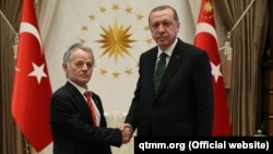 Лидер крымских татар Мустафа Джемилев (л) и президент Турции Реджеп Эрдоган