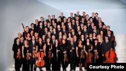 Илустрација-оркестарот на Македонската филхармонија