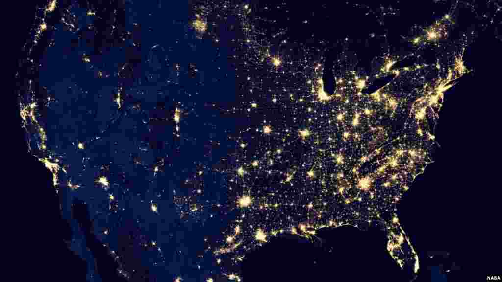 Statele Unite - Imagine obţinută şi prelucrată de NASA &icirc;n baza datelor satelitului Suomi. (NASA Earth Observatory/NOAA NGDC)