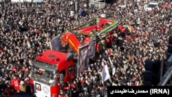 تشییع پیکرهای ۱۶ آتش‌نشان در تهران