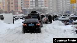 Кортеж Азарова застряг у київських снігах, фото прес-служби уряду, Київ, 24 березня 2013 року