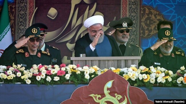 حسن روحانی در مراسم رژه نیروهای مسلح در ۳۱ شهریور ۹۸