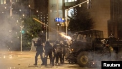 SERBIA-Police officers operate during clashes with anti-government protesters in Belgrade, Serbia, August 15, 2025