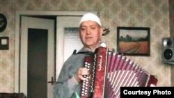 Әнәс абый бала чактан ук гармун тартырга ярата