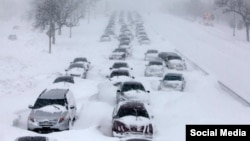 Anger is mounting in Russia after more than 80 people whose cars were stranded on a snowbound highway in Orenburg waited 16 hours to be rescued, resulting in one death and numerous cases of frostbite.