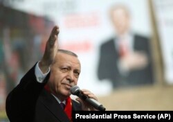Mnogi analitičari ukazuju da Erdogan nema namjeru da prepusti Istanbul