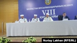 Участники очередного, восьмого курултая Духовного управления мусульман Казахстана (ДУМК). Алматы, 8 декабря 2017 года.