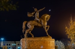 Памятник Эмиру Тимуру. Ташкент, Узбекистан, 30 ноября 2019 года.