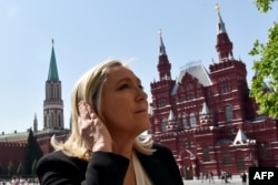 Marine Le Pen în Piața Roșie din Moscova, înainte de o întâlnire cu președintele Dumei, 26 mai, 2015.