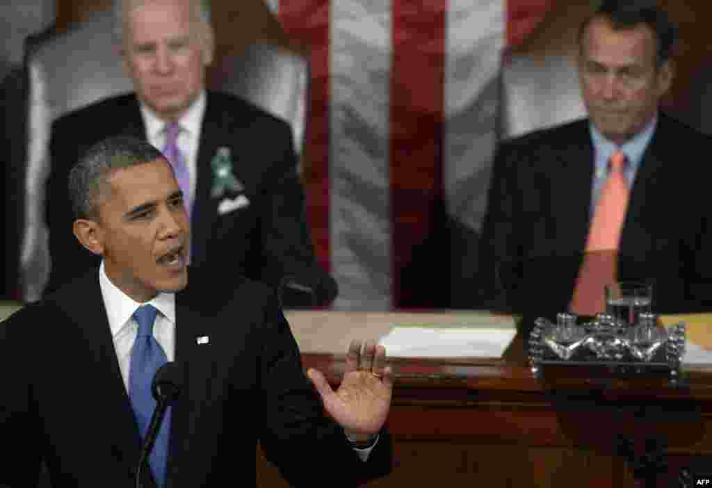 Preşedintele Statelor Unite, Barack Obama, rostind discursul său anual către naţiune, &icirc;ntr-o sesiune comună a celor două camere ale parlamentului. Washington, 12 februarie 2013