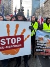 Варшава - Протест на земјоделците пред канцелариите на Европската комисија