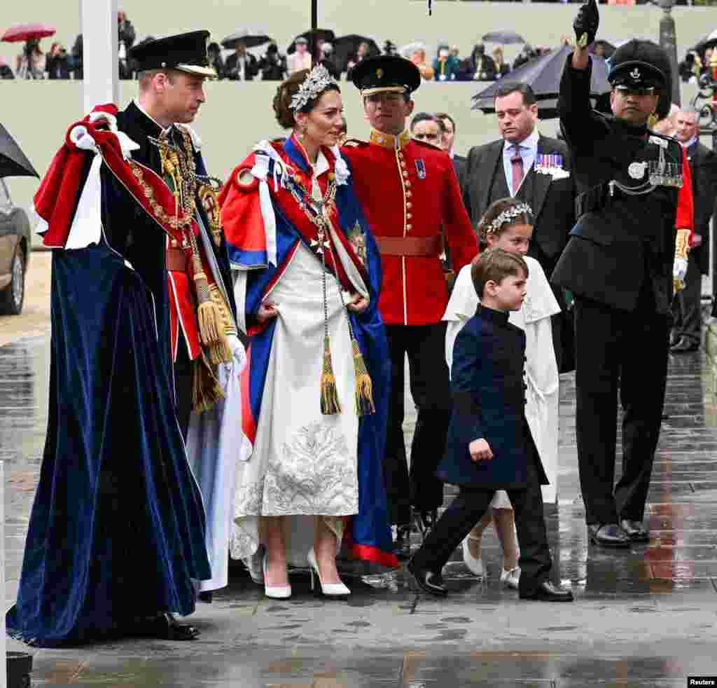 Prințul și Prințesa de Wales sosesc la ceremonia de încoronare a Regelui Charles și a Reginei Camilla al Marii Britanii la Westminster Abbey, în Londra, Marea Britanie, 6 mai 2023. Andy Stenning/Pool via REUTERS