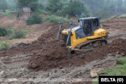Будаўнічыя работы на месцы абвалу берагу Дзьвіны