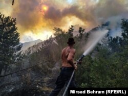 Nepristupačan teren otežava lokaliziranje požara kod Jablanice, 12. august, 2021.