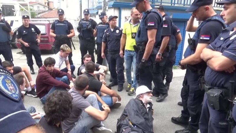 Izbeglice ostale u stanovima, aktivisti privedeni