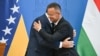 Mađarski ministar vanjskih poslova Pétera Szijjártó pozdravlja Milorada Dodika u središtu ministarstva u Budimpešti, 5. 9. 2025.