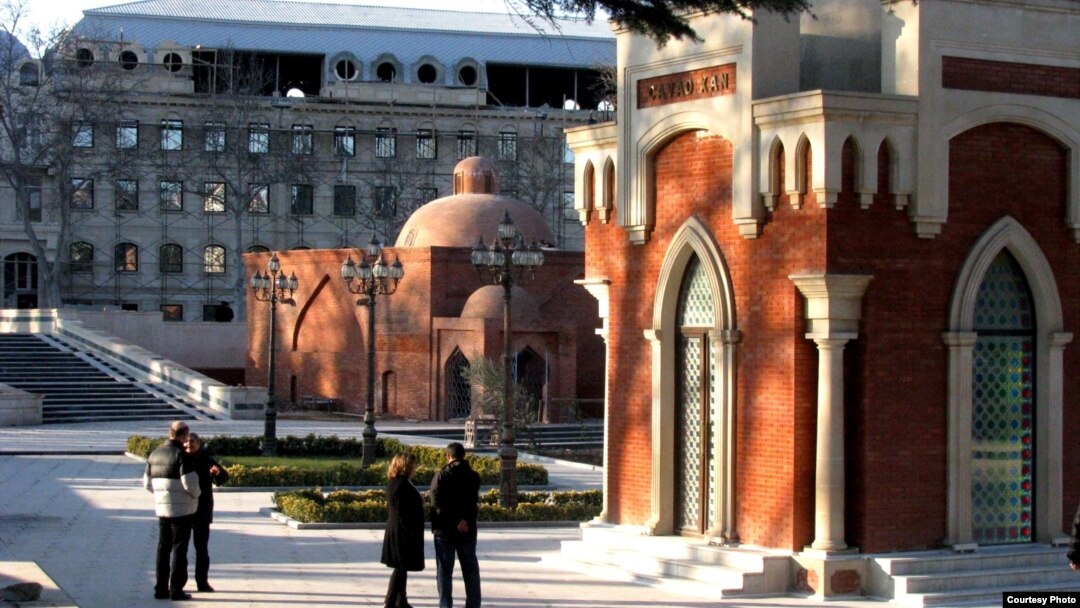 Мавзолей Джавад хана, Гянджа, 11 декабря 2011. (фото - Хадиджа Гаджилы)