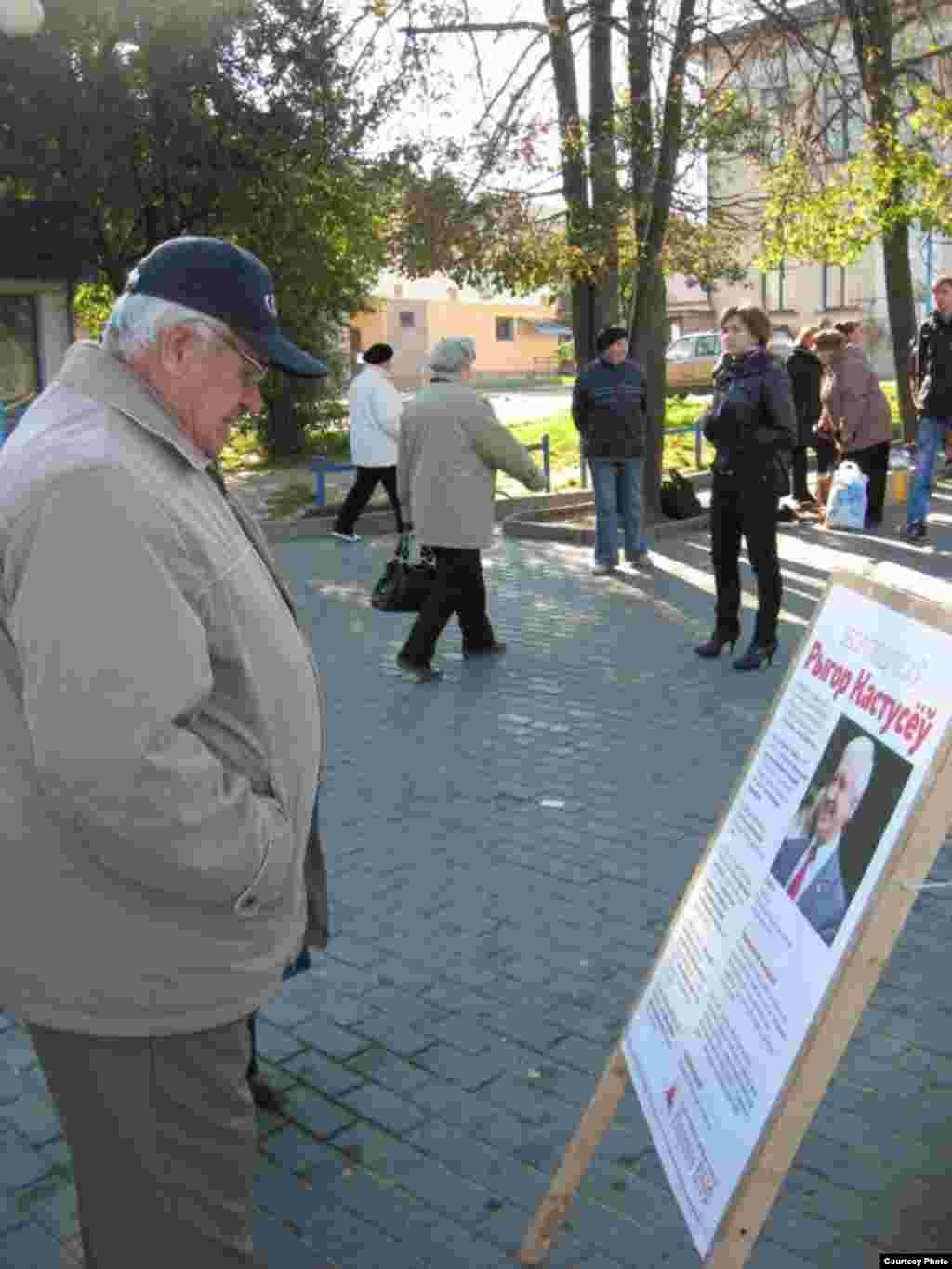 Гражына Шалкевіч - Збор подпісаў за Рыгора Кастусёва ў Горадні 6 кастрычніка. 