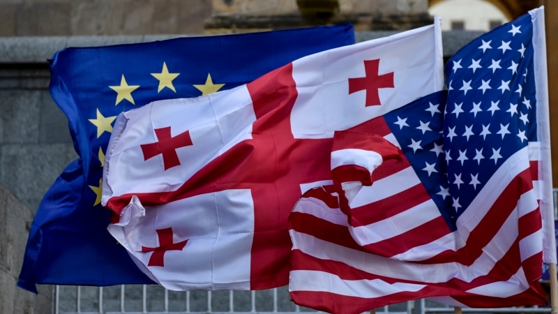 Посольства США и ЕС поздравили Грузию с Днем государственного флага