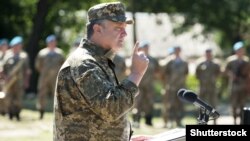 Президент України Петро Порошенко на зустрічі з військовослужбовцями (фото архівне)