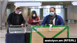 Armenia -- Newly arrived pasengers from Italy at Zvartnots airport, Yerevan, March 3, 2020.