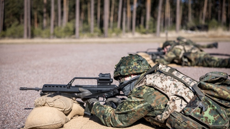 Germania intenționează să introducă serviciul militar voluntar de șase luni 