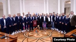 Премиерот Зоран Заев и ракометарите на „Вардар“ 