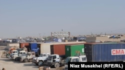 ნატოს ტვირთის გადამზიდი მანქანები ავღანეთ-პაკისტანის საზღვარზე