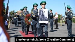 В Україні з військовими почестями зустріли домовину Коновальця, 13 серпня 2026 року