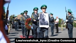 В Україні з військовими почестями зустріли домовину Коновальця, 13 серпня 2026 року