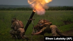 Українські військові ведуть вогонь по російських позиціях у Запорізькій області, 24 червня 2023 року
