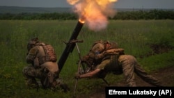 Ukrainian soldiers fire toward Russian positions on the front line in the Zaporizhzhya region.