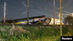 Последствия схода с рельсов пассажирского поезда в Ворсхотене