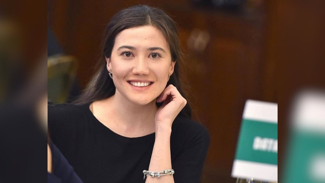 Қылыш пен сандал секс туралы бейне