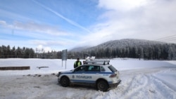 Полицейски коли затвориха пътя към хижа "Петрохан" след като там бяха открити трима мъртви мъже