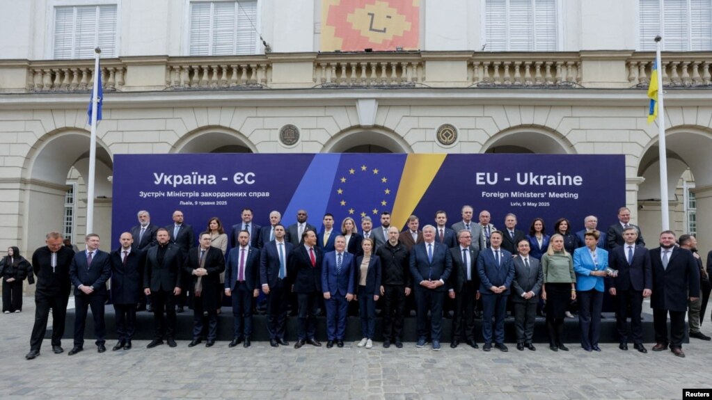 https://gdb.rferl.org/81813bd0-fbab-49cf-a212-c38be774c169_w1023_r1_s.jpg