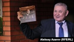 Музыковед Жаркын Шакаримов представляет свою книгу «Амре в Париже», изданную на русском языке. Алматы, 21 января 2017 года.