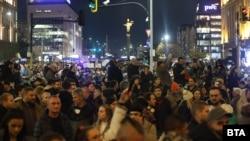 Кадри, заснети малко след началото на протеста в София.