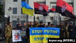 Акція протесту під посольством Росії в Україні. Київ, 14 жовтня 2016 року