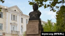 Памятник матросу Петру Кошке на улице Героев Севастополя