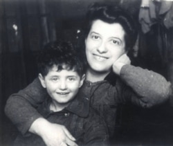 Малы Ільля з мамай. Смаргоні, 1947 год
