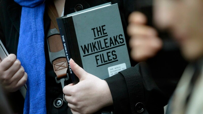 Сайт WikiLeaks опубликовал письма предвыборного штаба президента Франции