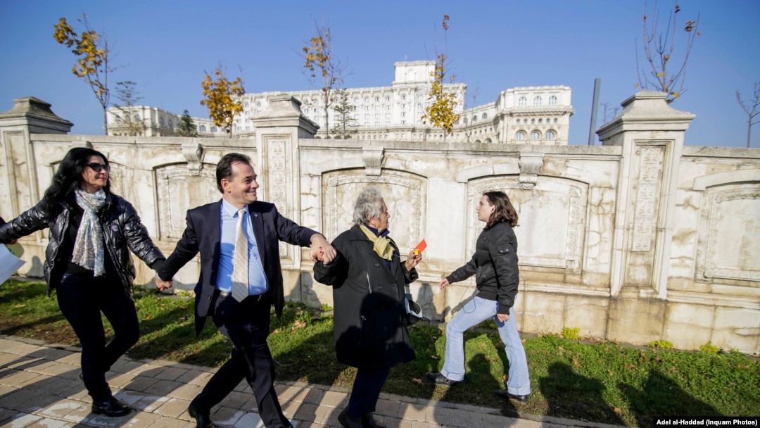 Ludovic Orban, în timpul unjui protest organizat pe când era în opoziție, în 2017