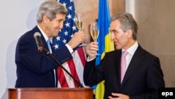 Secretarul de stat american John Kerry cu premierul Iurie Leanca la Chișinău