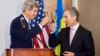 „Acolo unde rusul Ghenadi Onişcenko ne-a lovit peste faţă, iată, vine americanul John Kerry şi ne dă un sărut” 