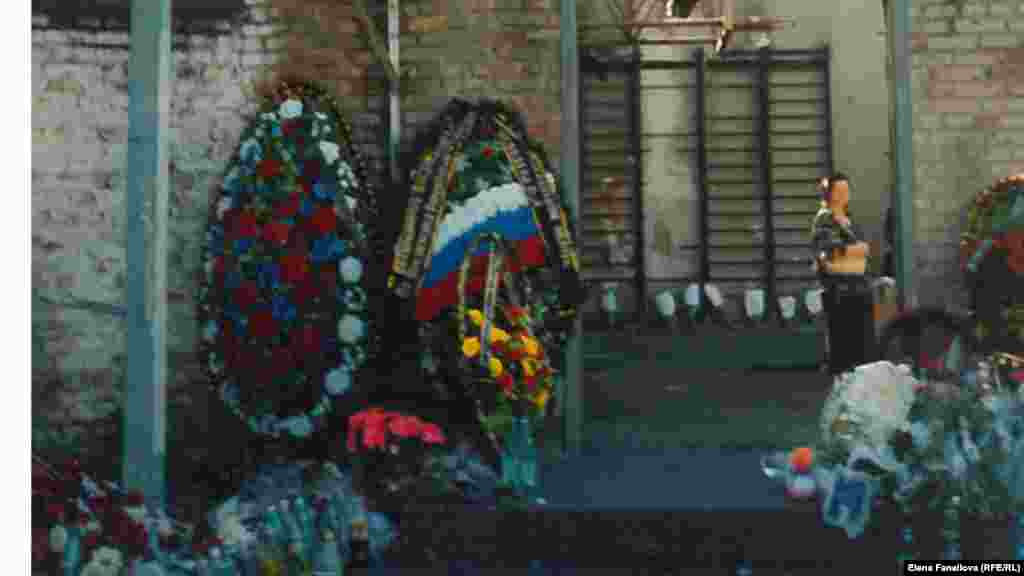 Люди и венки