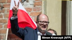 Kryetari i qytetit polak, Gdansk, Pawel Adamowicz.