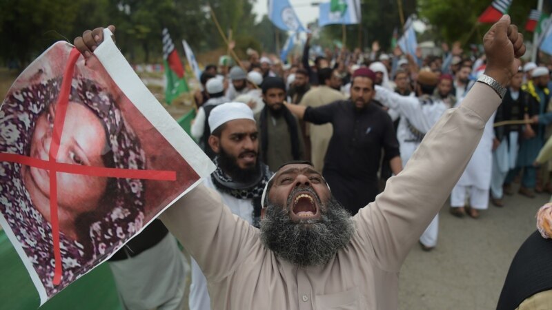 Pakistan polisiýasy protest mahalynda zorluga ýüz uran ýüzlerçe adama aýyp bildirdi