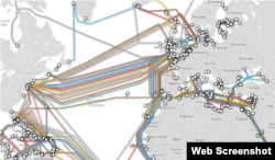 Cabluri optice submarine pentru traficul intercontinental de Internet. (Telegeography.com)